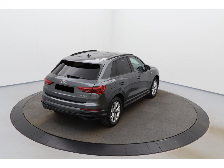 AUDI Q3 35 TFSI 150 S-Tronic S-Line avec Toit ouvrant et Attelage occasion