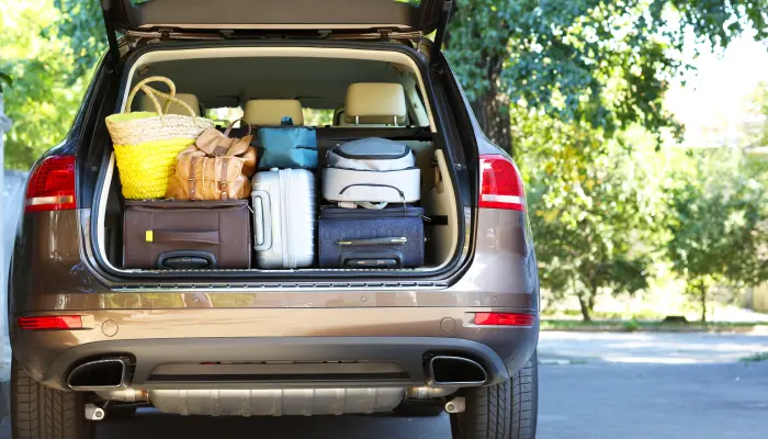 Voiture avec grand coffre